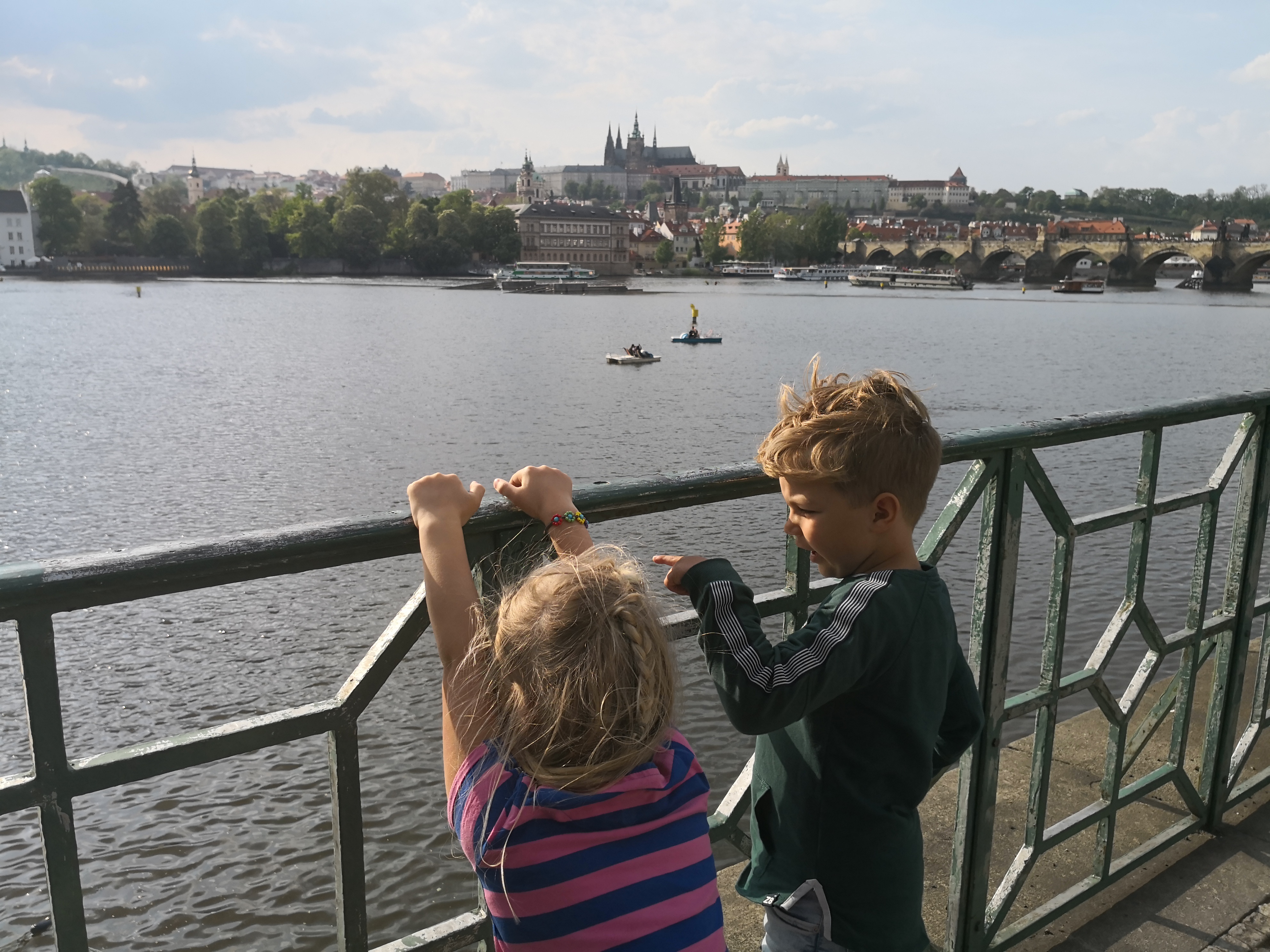 waterfietsen op de Moldau in Praag