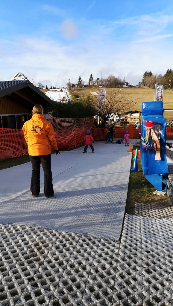 Skiles bij skischool der Brabander in WInterberg