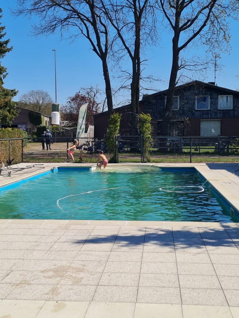 Zwembad boerencamping Limburg
