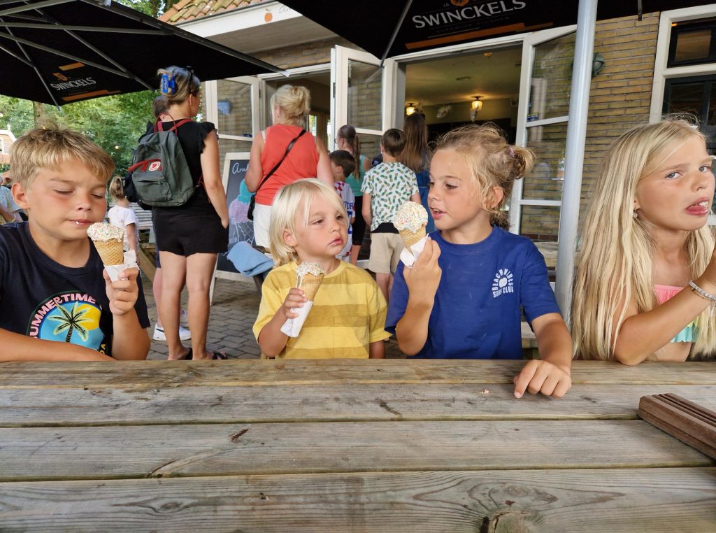 ijsjes eten Schiermonnikoog